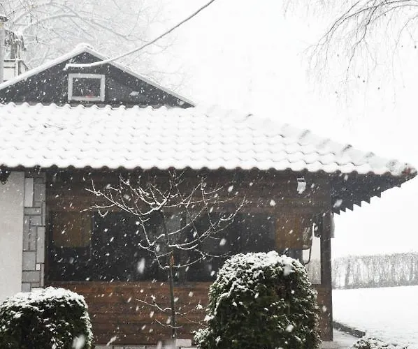 Vikendice Stara Pruga * ゴルニ・ミラノヴァツ